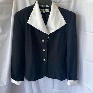 It’d black evening jacket